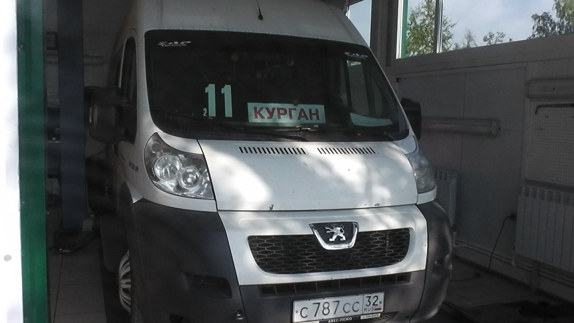 Автомобиль Peugeot Boxer