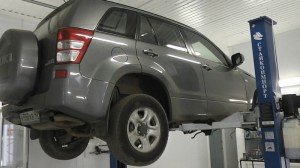 Осмотр рулевой рейки Suzuki Grand Vitara
