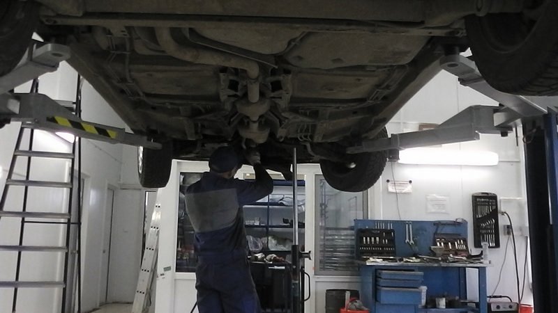 Снятие рулевой рейки Renault Megan I